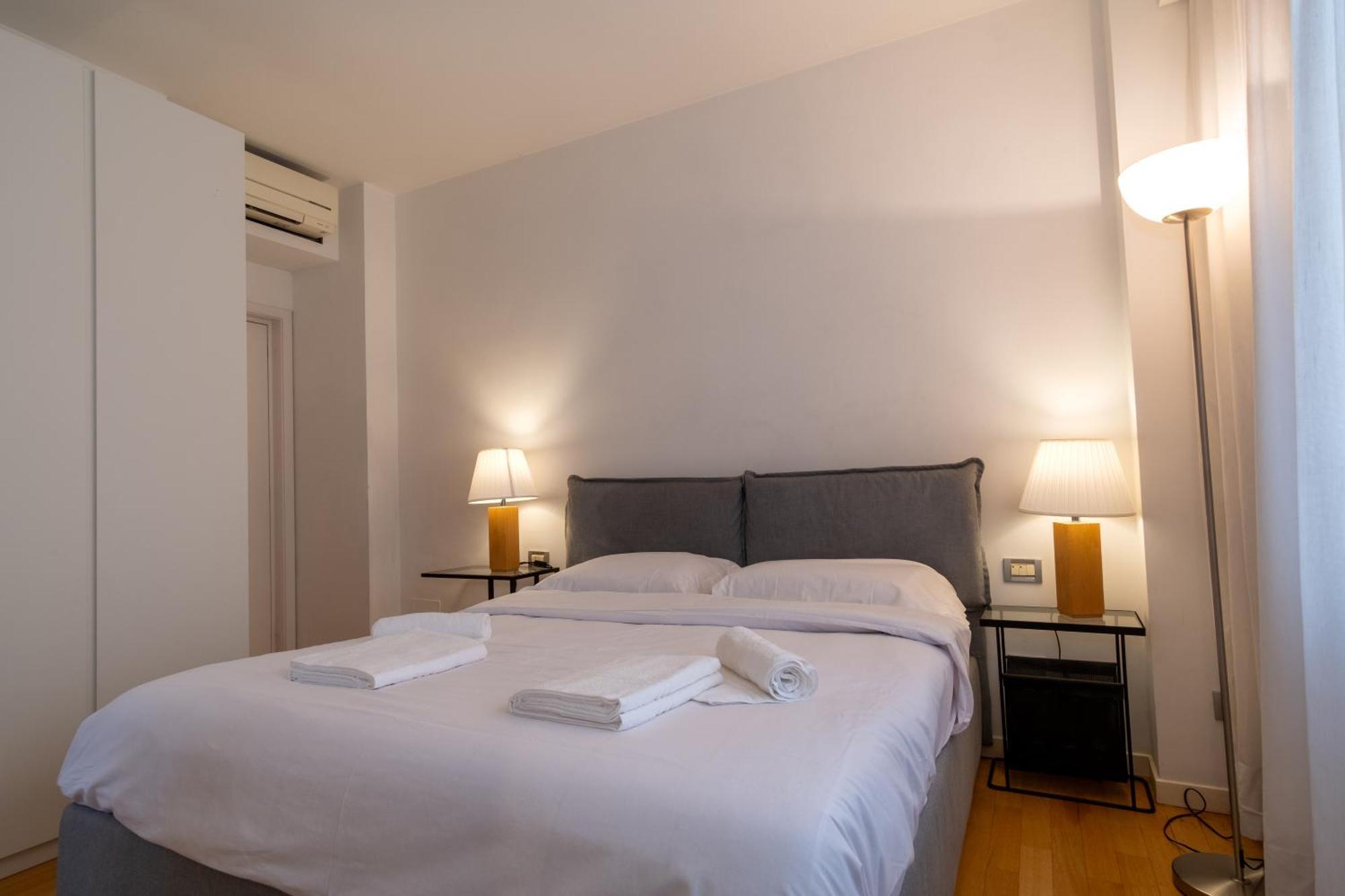 Attic With Terrace And Jacuzzi - Luxury Apartment Róma Kültér fotó